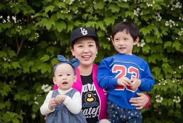 吴京儿子叫无所谓,靳东儿子叫靳小爷,但都不如杨澜儿女的名字!