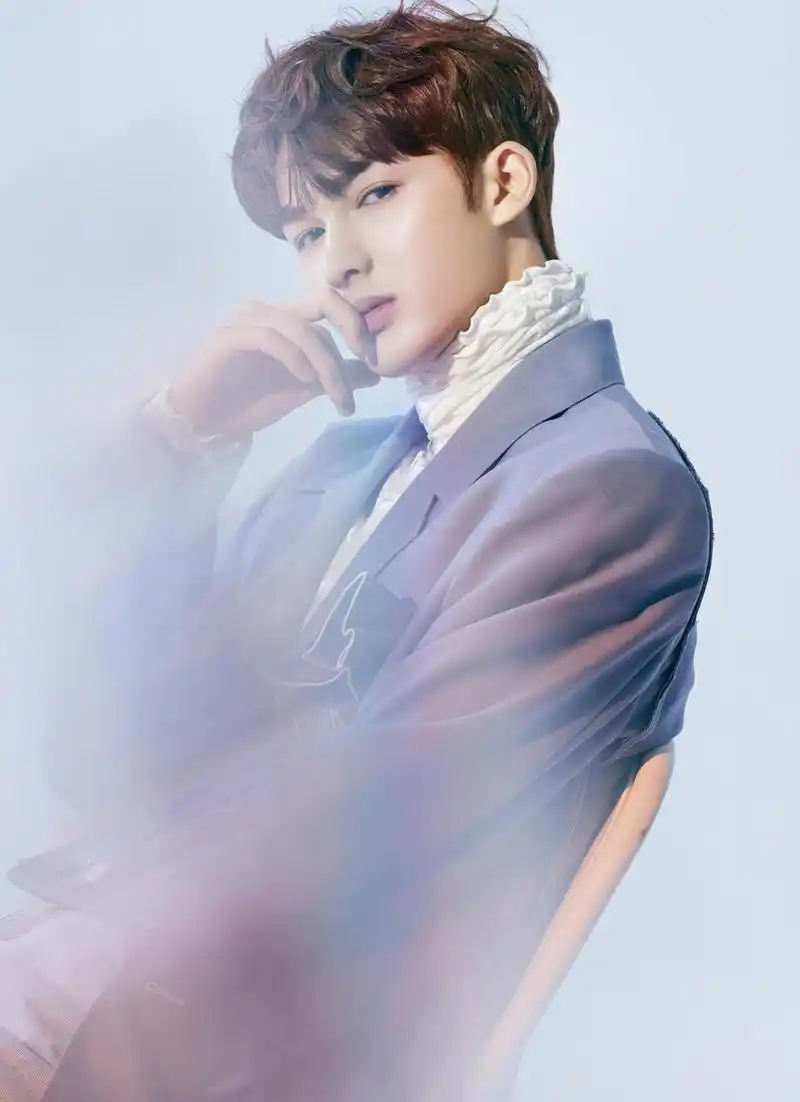 朱正廷单曲写真片 香芋紫色西装复古典雅