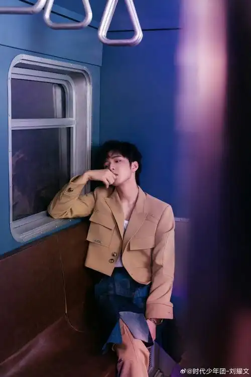 刘耀文美拉德西装#刘耀文男模身材穿什么都很帅