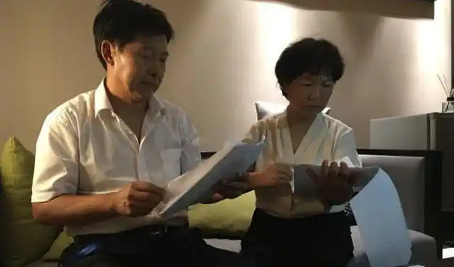 姚策葬礼郭威捧着遗像,杜新枝给出解释,网友:这是对郭威的诅咒