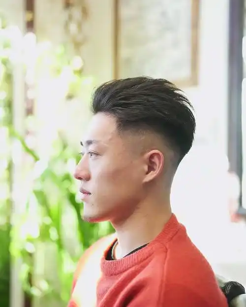 男发剪来剪去,最帅还是两侧铲短,百变时尚很精神_发型_男性_男士