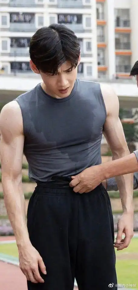 为了拍戏练出八块腹肌的明星吴磊白敬亭张哲瀚龚俊