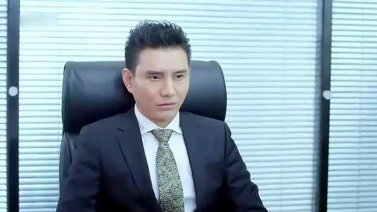 暖男记:公司出现问题,幕后老板出来,一众人都看傻了