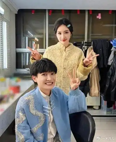 杨幂人气大旺,先后跟刘诗诗周深合影留念|杨幂|刘诗诗