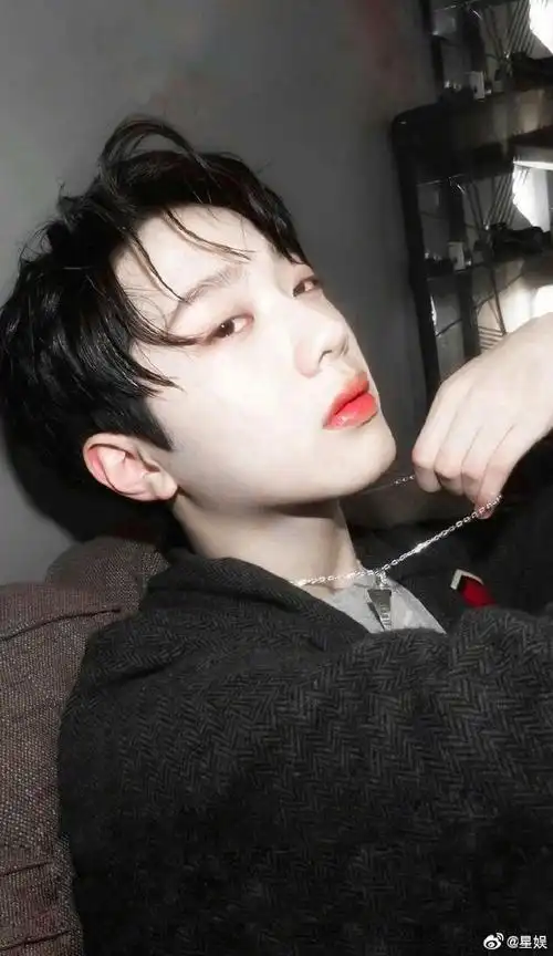 你心中的侧颜之最#来看看我们赖冠霖的侧脸也太精致了吧,谁看了不说