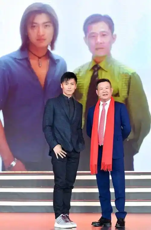 雷军坐一起,这一刻我才知道谢霆锋在商界的地位有多牛_公司_业务_谢贤