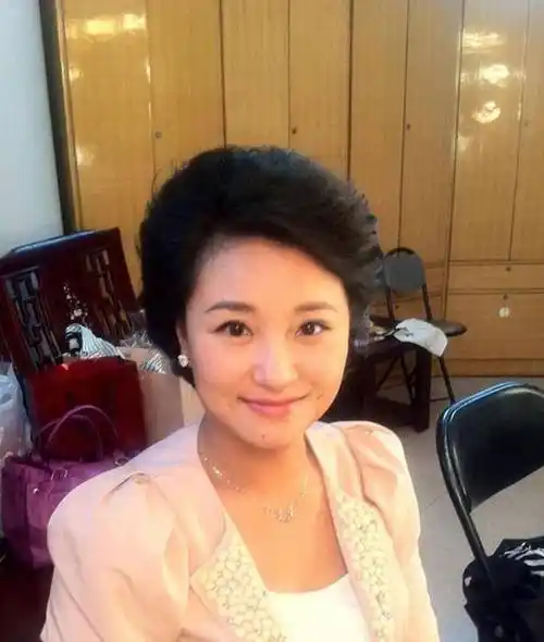 18年骗了我们,贾玲亲姐姐居然是我们认识的,难怪大爆_分析_贾丹_知识