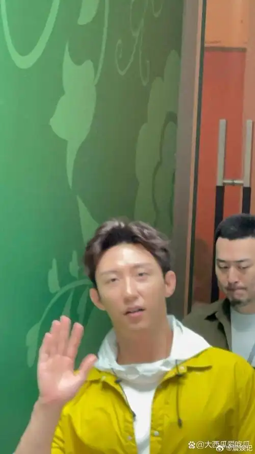 黄景瑜最近胖了,这是黄景瑜的一个粉丝拍的,然后好多人说有些人,天生