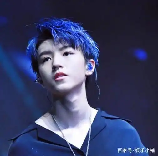 不会发生在我们的小凯身上,蓝色的深邃不仅构成了更为立体的王俊凯