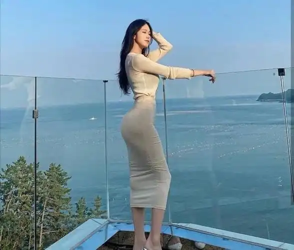 身高170的她配上102斤的完美体重一双大长腿与蜜桃臀美丽诱人