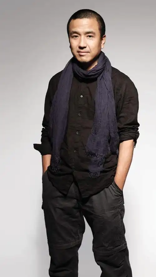 曾剑是著名演员梅婷的丈夫,内地电影摄影师,剪辑师.