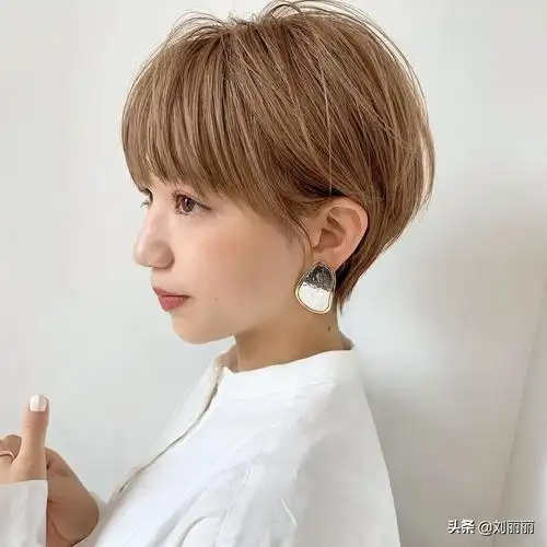 2020最火短发来了,立体时尚真完美,喜欢就试试