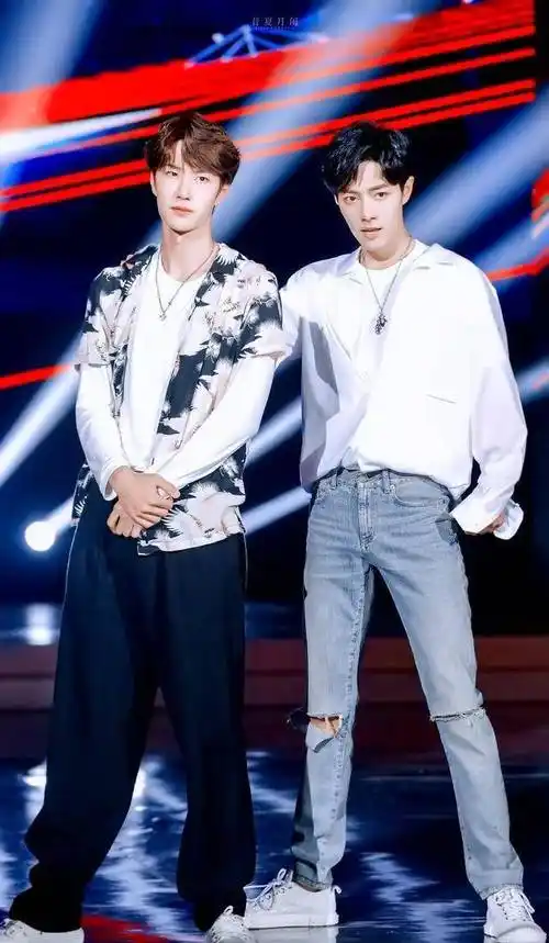 肖战王一博的这些合影,连他们本人都没见过!_合作_少年_风格