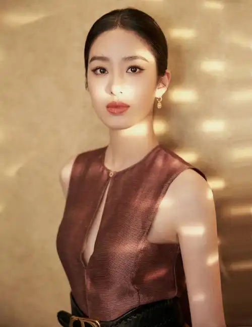 杨采钰大气优雅写真图片512