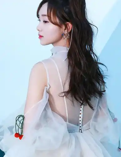 女神吕小雨:第6802期气质潮流美图欣赏