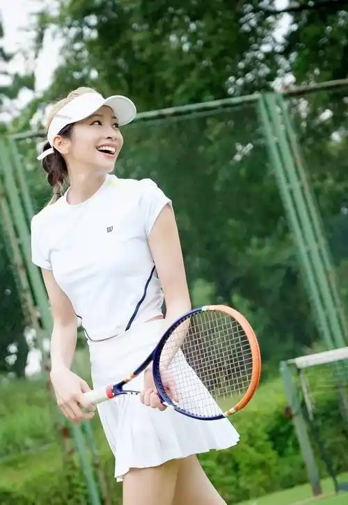 "浪姐"袁咏琳参加"温网"大师赛,还想尝尝温州海鲜大餐_图片_网球大师