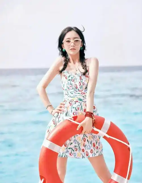 情人节众星营业照,杨紫最随性,赵丽颖最百变,关晓彤最性感!