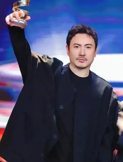 无意间刷到,沈腾的一组照片.