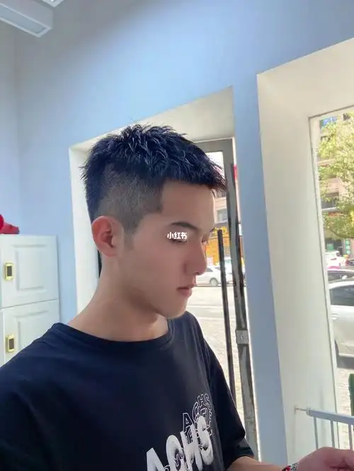 男士短发锡纸烫