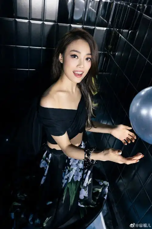 #容祖儿生日写真##ip风向标#