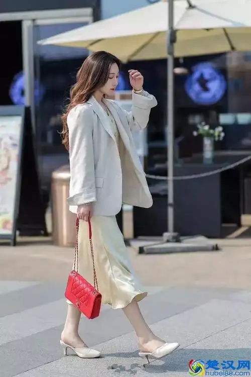 高跟鞋配什么裙子好看(女人高跟鞋搭配大全)秒变小仙女