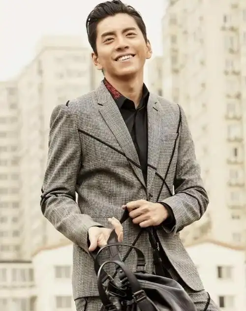 王大陆辟谣结婚传闻晒戒指照引发热议新恋情再添疑云