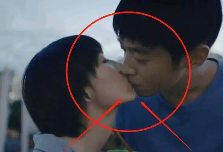 原创张子枫荧幕初吻曝光彭昱畅却被问啥时有吻戏粉丝解围太机智了