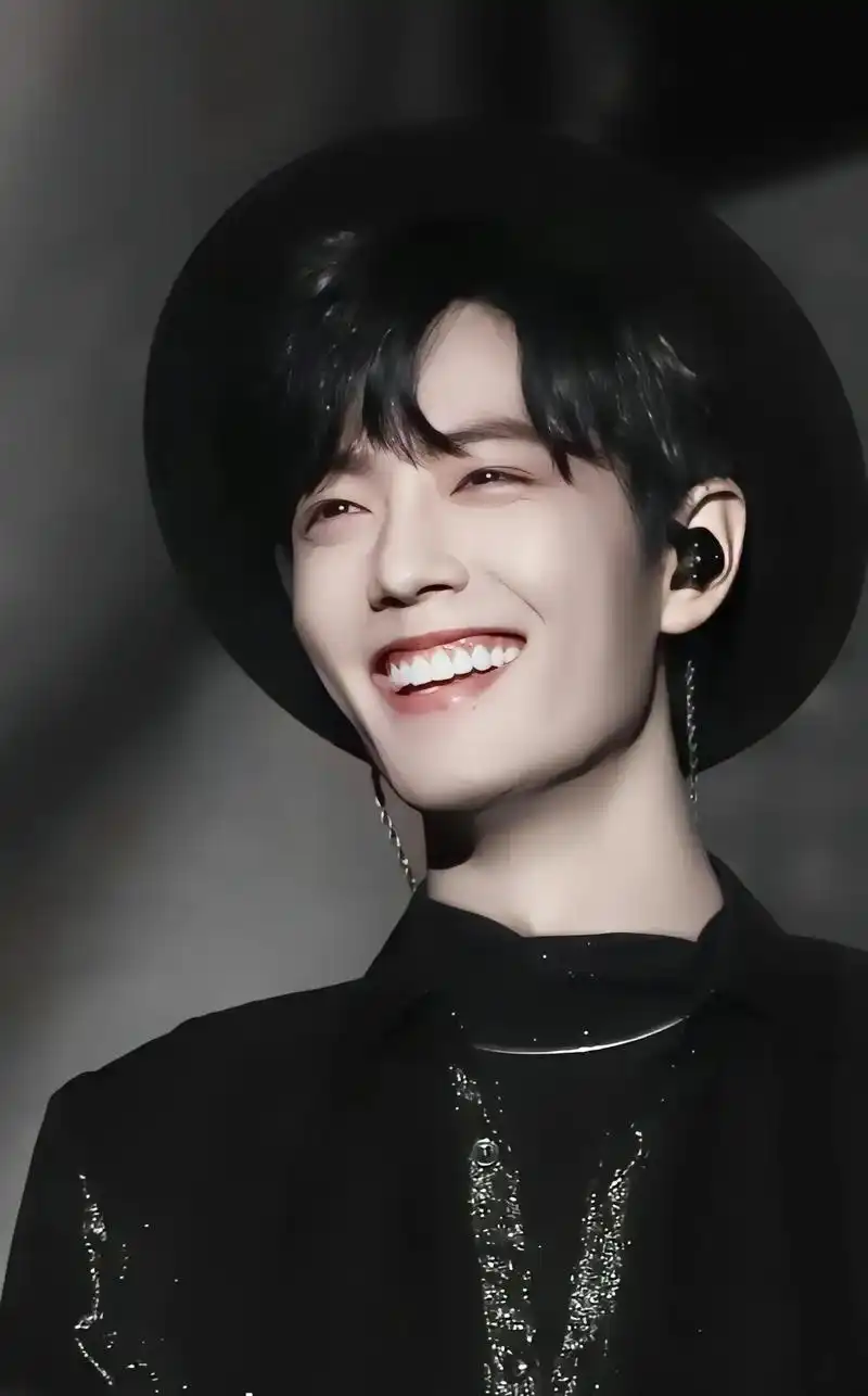 肖战#肖战 冰球王子 一笑倾城 复古风 翩翩公子 - 抖音