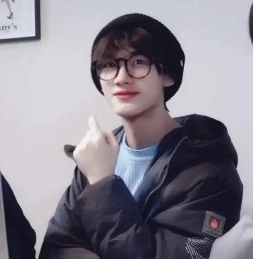 丁程鑫戴眼镜好奶##果然是时代少年团的心头镜##女大有自己的早八三