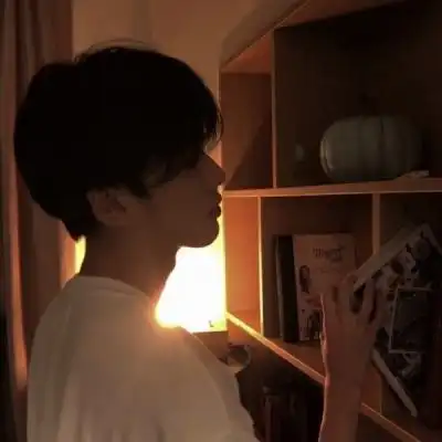 对身边的人微笑,脉脉温情丰富平凡_男生头像_我要个性网