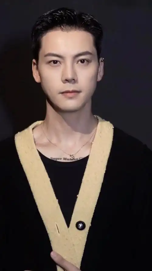 陈伟霆loveu2有新版本了##陈伟霆香奈儿品牌形象大使