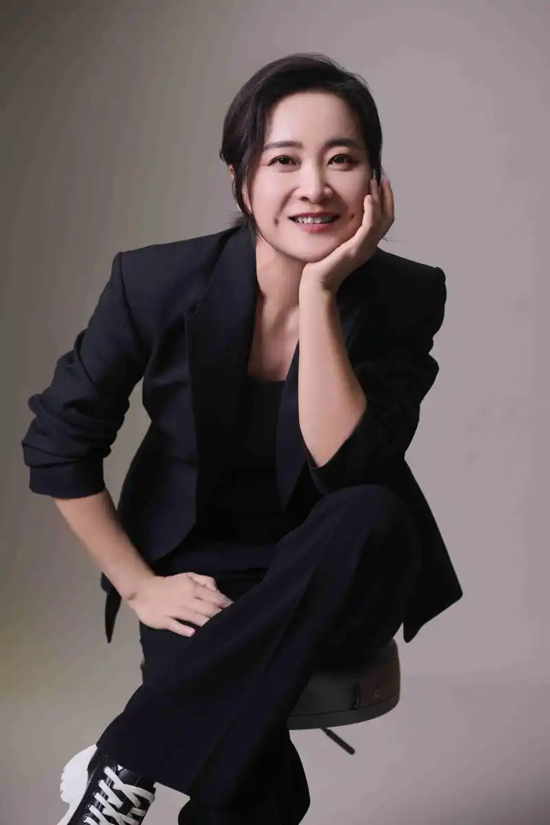 贾玲退出大碗娱乐,这才是真正的野心家跟体面人