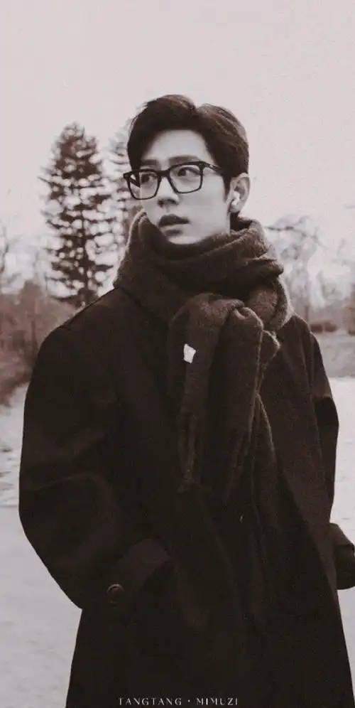 肖战巴黎大衣随拍##肖战壁纸