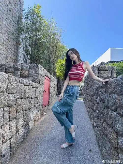 古力娜扎分享出游美照倾城容貌美如初恋大秀马甲线惹人爱