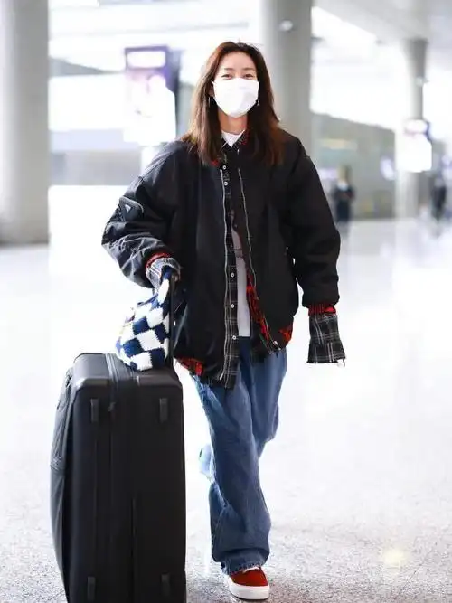 刘雯今日机场街拍私服表姐也太帅了吧