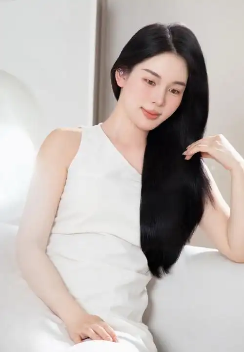 头发蓬松的小秘密 发根蓬松真的很显发量    我发现网上的氛围感美女