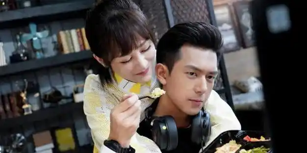 杨紫被曝疑与李现低调恋爱多个细节太过巧合还使用情侣手机壳