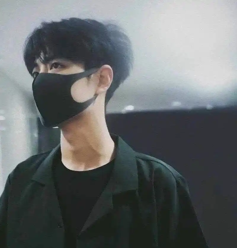 口罩一戴,谁都变帅!学好口罩穿搭你也能帅过吴亦凡!