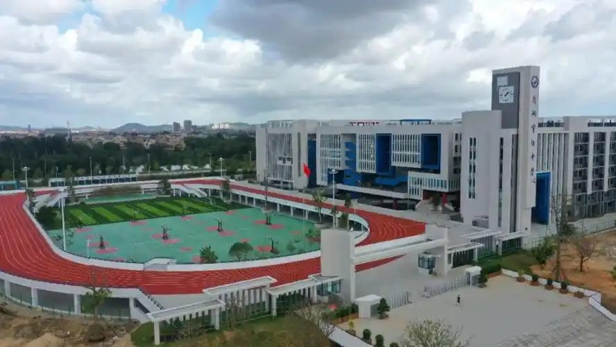 泉州实验中学附属艺术体育学校实景图据了解,泉州实验中学附属艺术