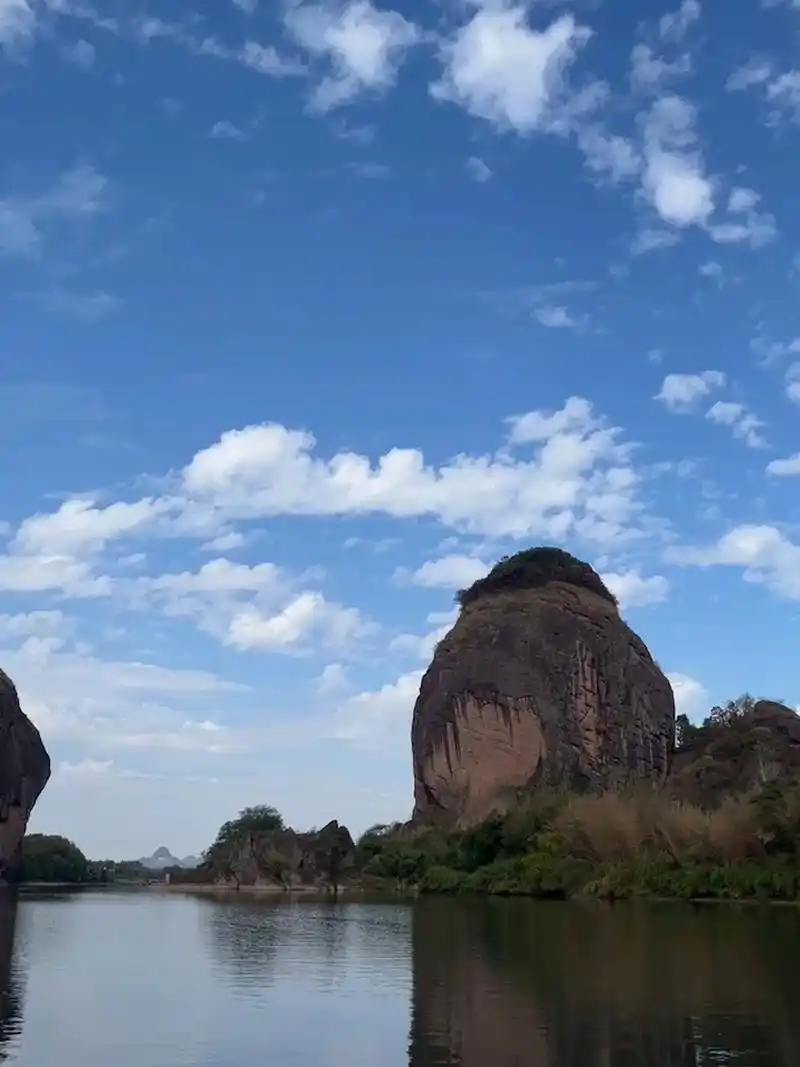 泸溪河十大美景 龙虎山是典型的丹霞地貌.