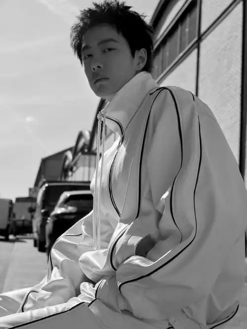 王一博巴黎时装周