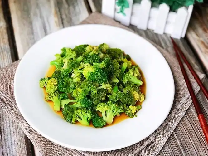 凉拌西兰花怎么做_凉拌西兰花的做法_刘大花_豆果美食