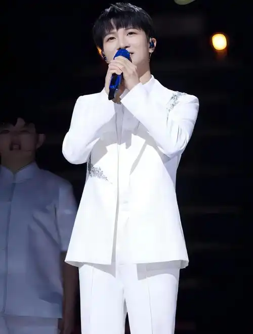 周深和 李沁的魔幻互动,还要一起ktv合作!