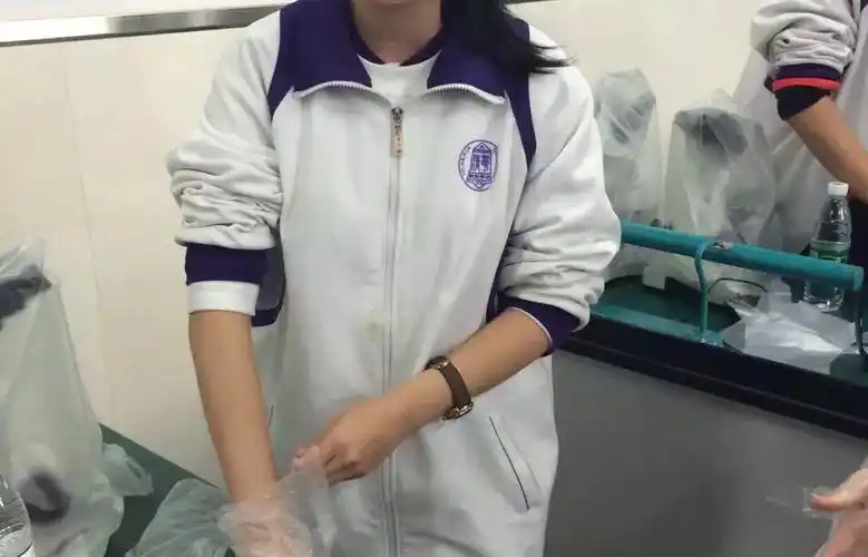 这是北京哪个中学的校服?