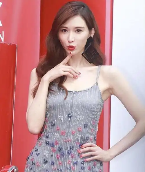 这是50岁的女人林志玲晒写真长腿美背状态好