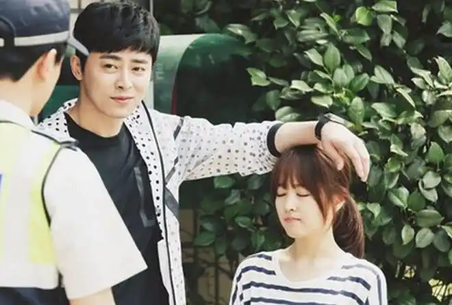 而160cm和180cm的男生女生就更大了,20cm的差距构成了最萌身高差,看