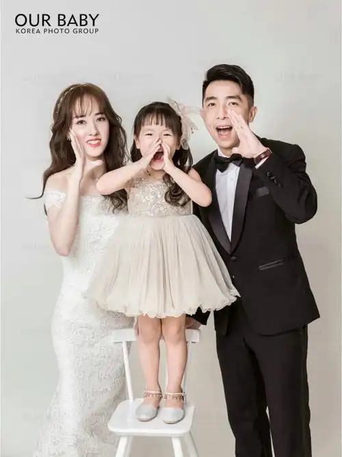 90-今天为大家分享的是:小公主盈盈三口之家的全家福记录92-纯白