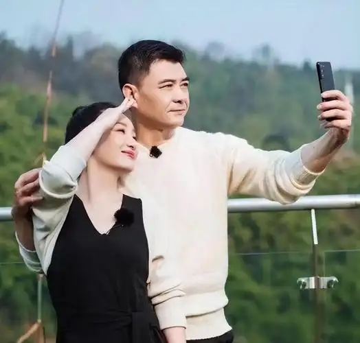 唐静:前夫和秦海璐结婚后,独自陪儿子长大,如今的选择令人泪目_网易