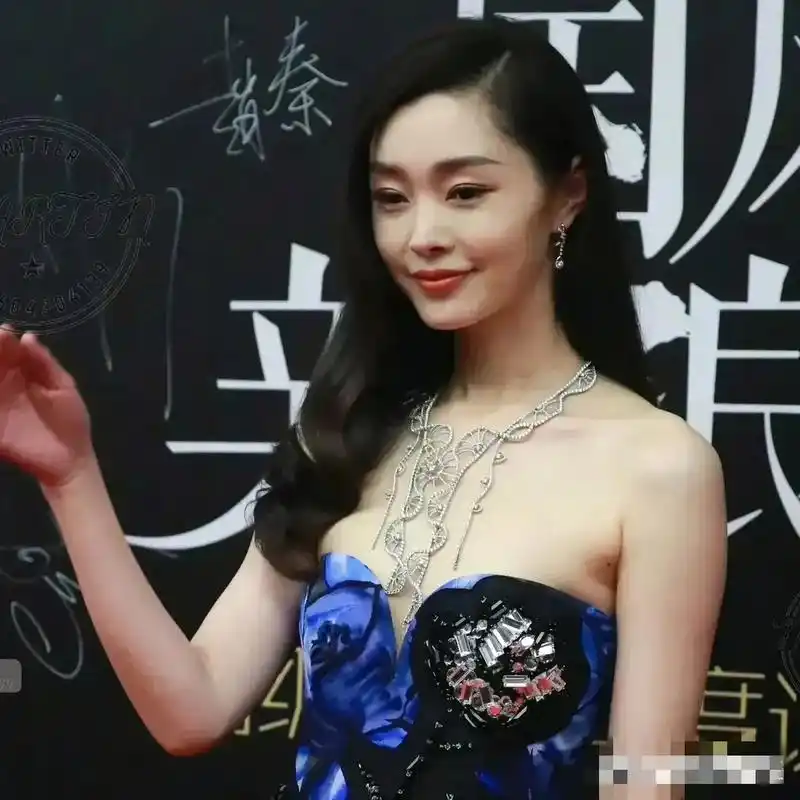 而且不仅显胸小,还有副乳!