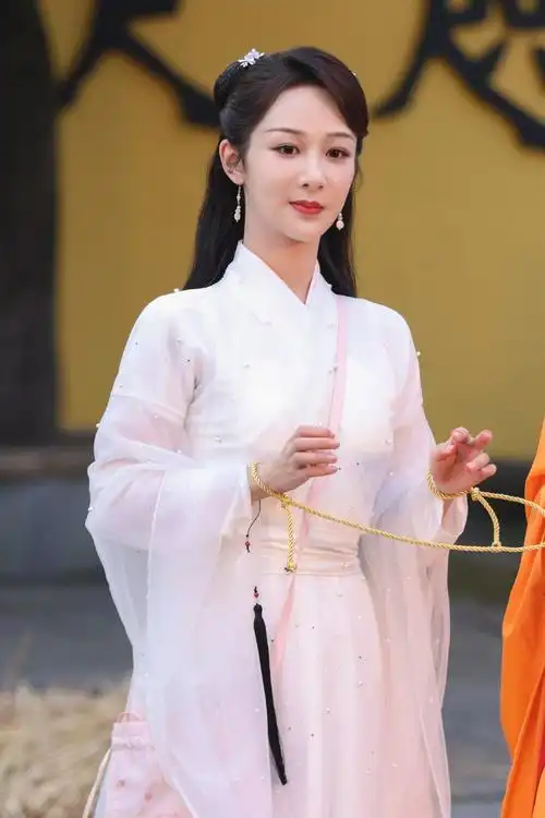 杨紫《萌探探探案》再扮白夭夭 入迷局破谜团真相